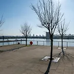 Chic Lakeside Apartment W Free Parking Near Excel